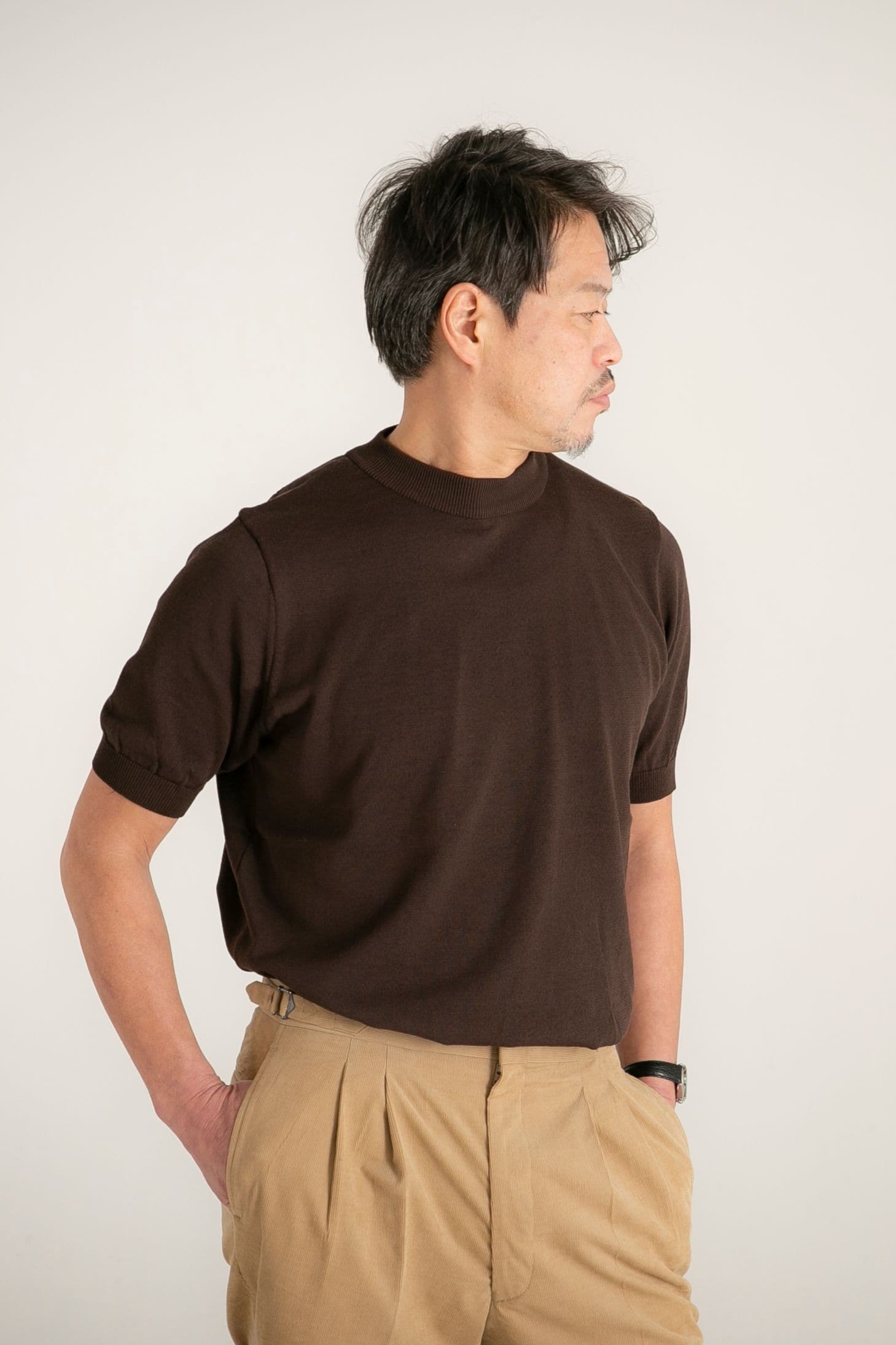 モックネックＴシャツ｜ブラウン