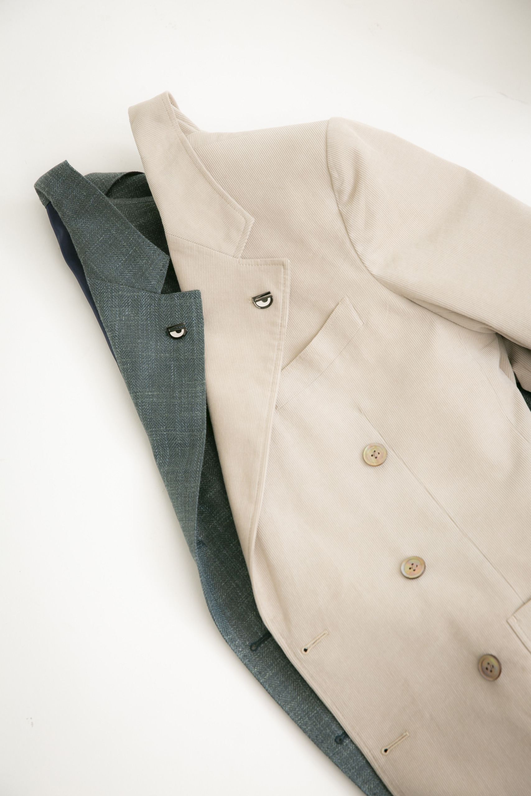 アミュレットピン｜三白眼