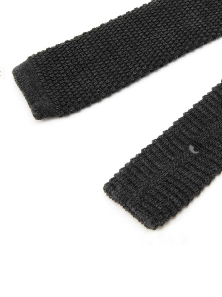 ウールニットタイ｜三白眼