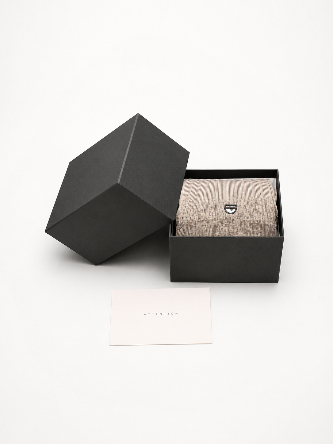 三白眼 AMULET ロングホーズのパッケージイメージ